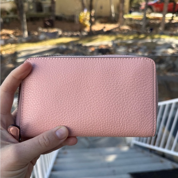 Coach Medium ID Zip Wallet in Shell (Light Pink/Ballet Pink) - Picture 2 of 5